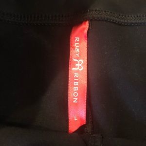 Ruby Ribbon black capris Size Large